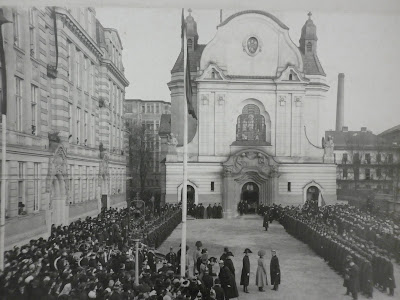 Fotografie pořízená při svěcení kostela